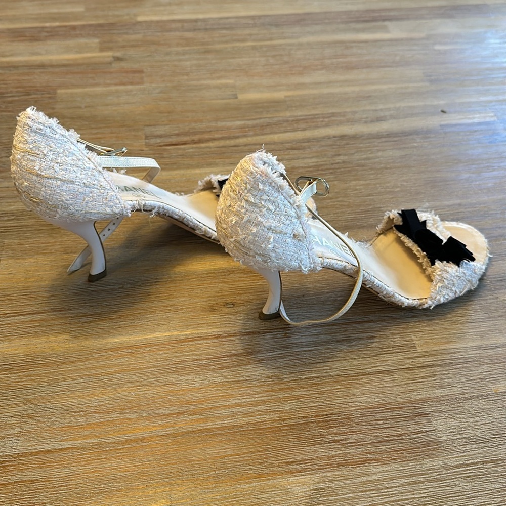 Chanel Tweed Kitten Heel - Picture 5 of 5
